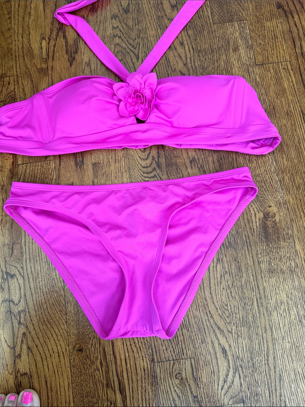 BECCA Hot Pink bandeau top and bikini bottoms size small in EUC